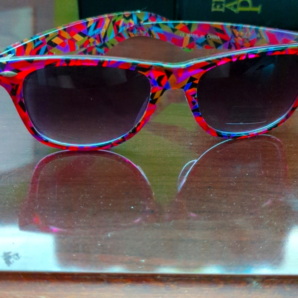 Pink patterned sunglasses